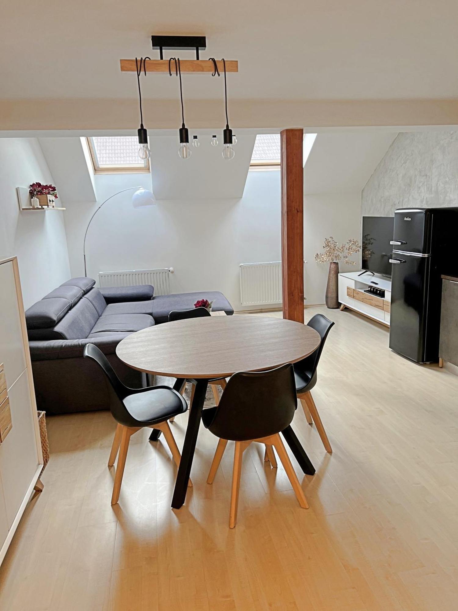 Mezonetovy Apartman V Centru Prag Exterior foto