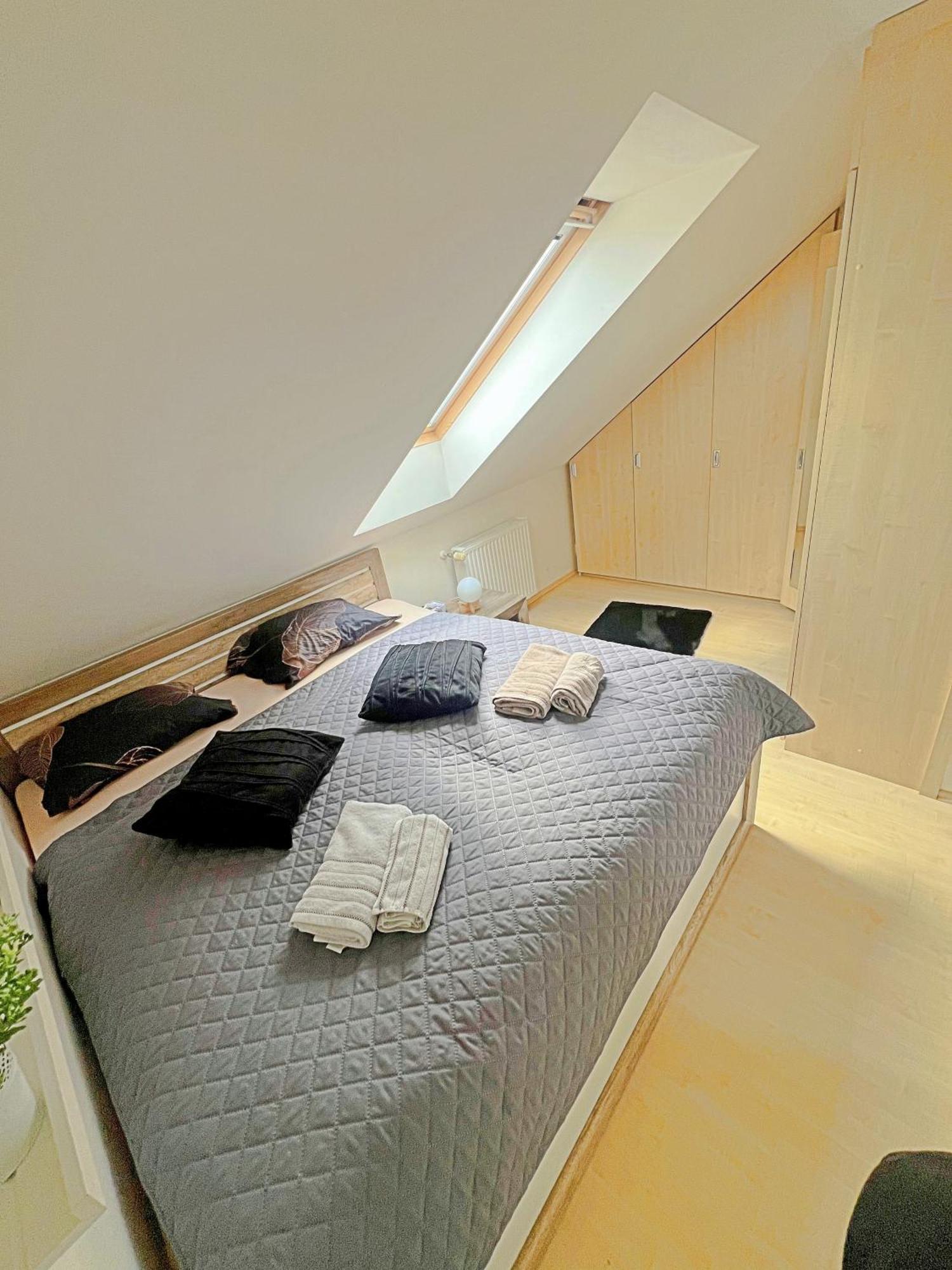 Mezonetovy Apartman V Centru Prag Exterior foto